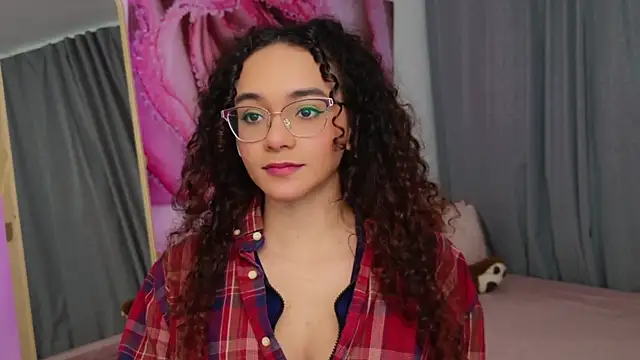 Snapshot of Taylor_Tina chatting on 12-17-25, 10:16 Taylor Tina online show from 12-17-25, 10:16