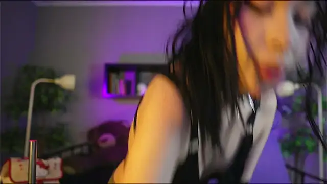 Sabrina bloom online show from 10-29-25, 01:13