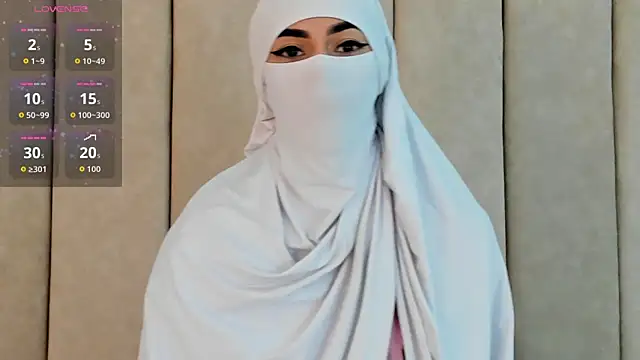  Zahiira  online show from 12-18-25, 12:00