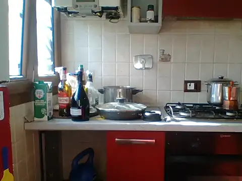 Snapshot of KalendaXL chatting on 10-27-25, 12:20 KalendaXL online show from 10-27-25, 12:20