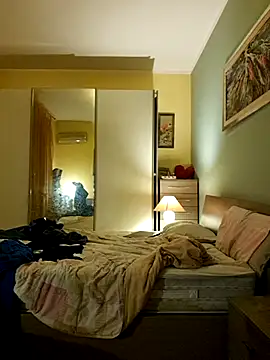 Snapshot of KalendaXL chatting on 10-28-25, 07:05 KalendaXL online show from 10-28-25, 07:05