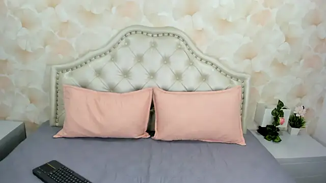 SofiaWhites online show from 05-22-26, 03:35