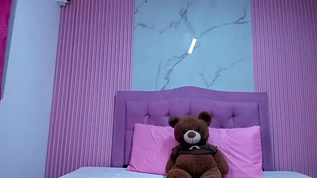 Emy topless online show from 09-13-25, 11:04