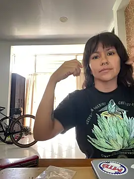 Snapshot of Huitaca_ chatting on 06-17-26, 05:25 Huitaca online show from 06-17-26, 05:25