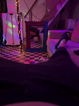 Snapshot of StudentBigD chatting on 09-20-25, 02:56 StudentBigD online show from 09-20-25, 02:56