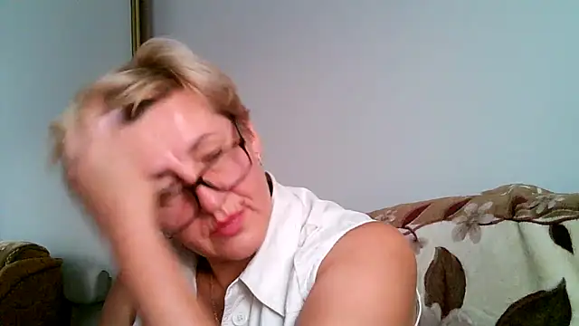 Snapshot of Dana4921 chatting on 09-21-25, 03:57 Dana4921 online show from 09-21-25, 03:57