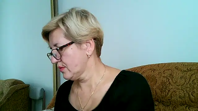 Snapshot of Dana4921 chatting on 10-13-25, 01:33 Dana4921 online show from 10-13-25, 01:33