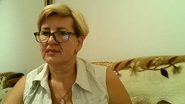 Snapshot of Dana4921 chatting on 10-19-25, 03:34 Dana4921 online show from 10-19-25, 03:34