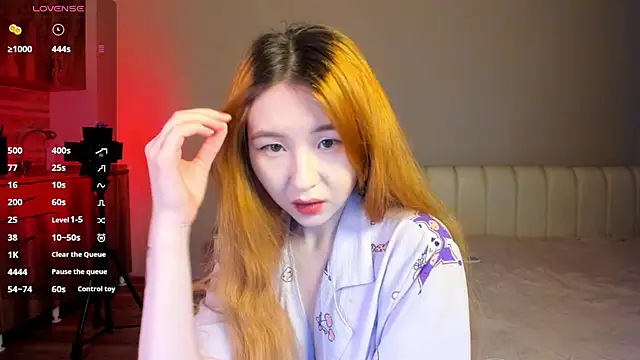 Clarity Yumi online show from 11-30-25, 12:09