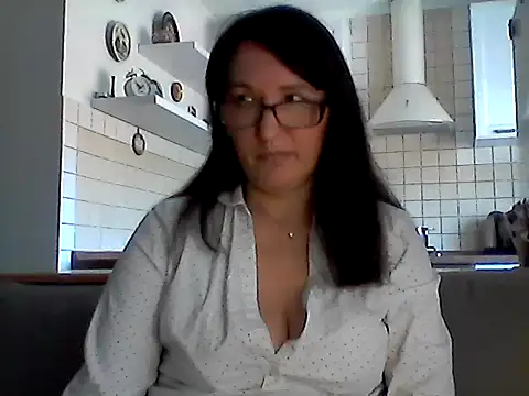 Snapshot of Elena48324 chatting on 05-24-26, 10:53 Elena48324 online show from 05-24-26, 10:53