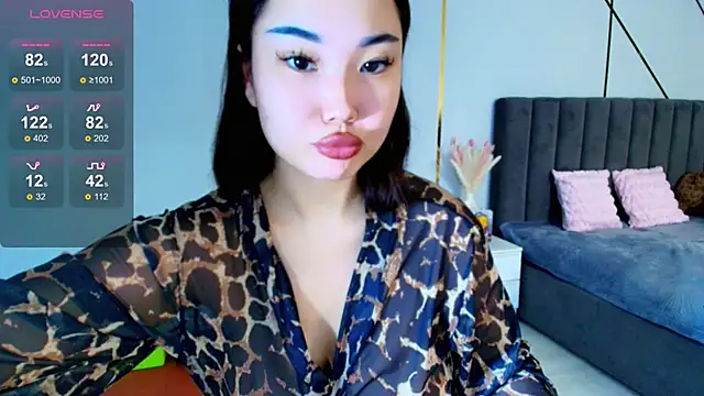 hwa rin online show from 10-27-25, 03:49