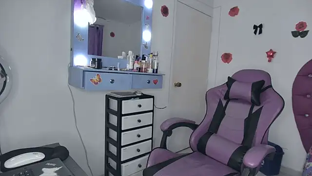 Snapshot of soffy_rosses chatting on 06-15-26, 02:03 soffy rosses online show from 06-15-26, 02:03