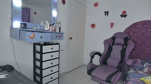 Snapshot of soffy_rosses chatting on 06-21-26, 01:52 soffy rosses online show from 06-21-26, 01:52