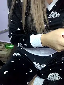 Snapshot of Maya_6 chatting on 10-16-25, 09:27 Maya 6 online show from 10-16-25, 09:27