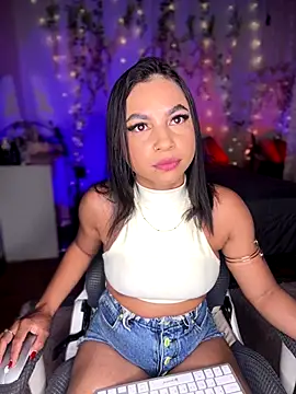 Snapshot of Debora-1010 chatting on 12-15-25, 02:38 Debora-1010 online show from 12-15-25, 02:38