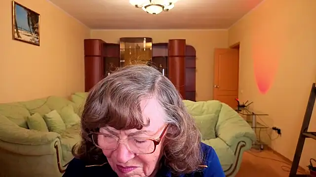 Betty Brick online show from 12-21-25, 12:56