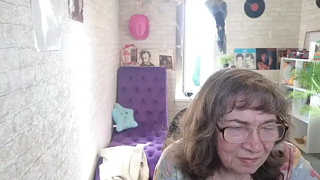 Betty Brick online show from 05-18-26, 03:18