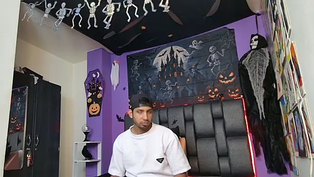 ashtoncooperr online show from 10-23-25, 07:01