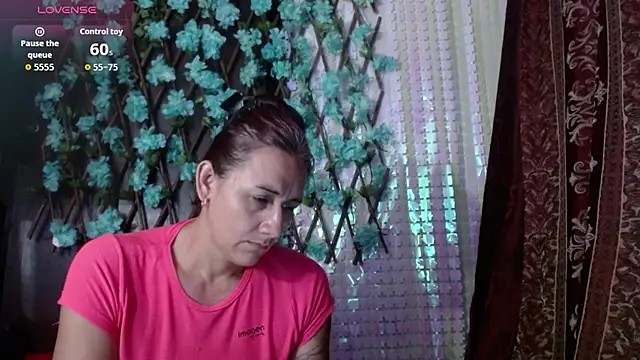 Snapshot of darling_hott chatting on 11-06-25, 08:37 darling hott online show from 11-06-25, 08:37