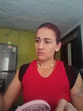 Snapshot of darling_hott chatting on 11-19-25, 12:27 darling hott online show from 11-19-25, 12:27