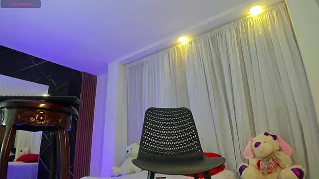 Vicky Hottman online show from 03-27-26, 09:47