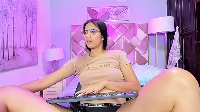 DanniaKross online show from 09-19-25, 04:36