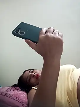 Snapshot of srimasrima chatting on 10-18-25, 04:08 srimasrima online show from 10-18-25, 04:08