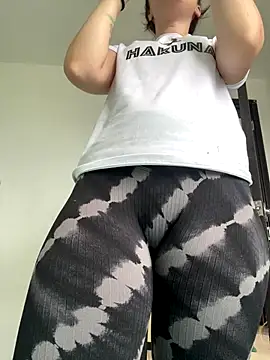 Snapshot of Megan_colsom chatting on 10-30-25, 05:35 Megan colsom online show from 10-30-25, 05:35