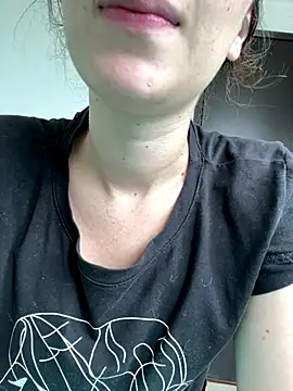 Snapshot of Megan_colsom chatting on 10-31-25, 04:19 Megan colsom online show from 10-31-25, 04:19