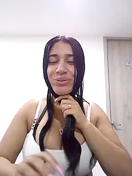 Snapshot of Samantha_hotly chatting on 10-14-25, 01:12 Samantha hotly online show from 10-14-25, 01:12