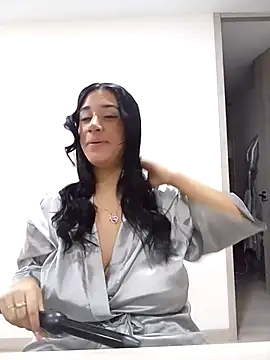 Snapshot of Samantha_hotly chatting on 10-15-25, 01:44 Samantha hotly online show from 10-15-25, 01:44