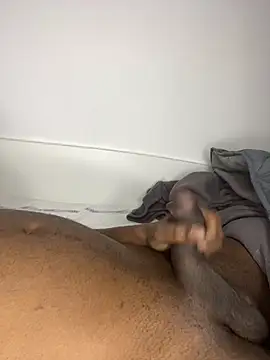 Snapshot of Kingdinyxxx chatting on 11-29-25, 07:00 Kingdinyxxx online show from 11-29-25, 07:00