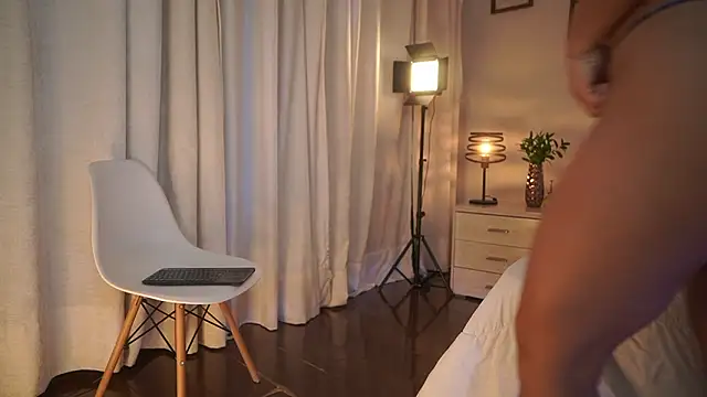 Snapshot of ximena_cortez_03 chatting on 02-18-26, 10:06 ximena cortez 03 online show from 02-18-26, 10:06