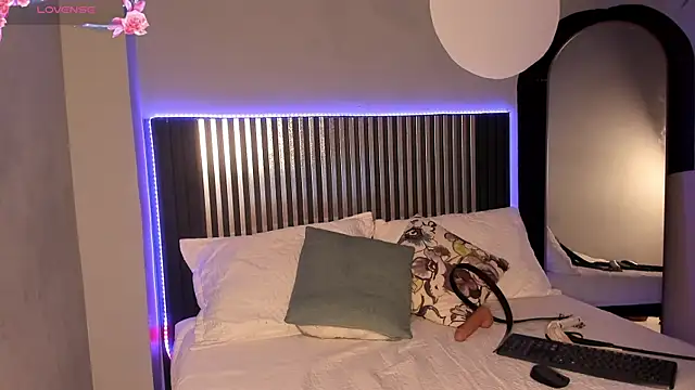 Emilybeltons online show from 10-10-25, 08:19