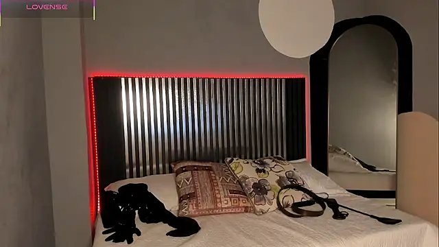 Emilybeltons online show from 10-17-25, 08:22