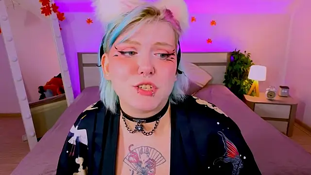 bluelunaray online show from 10-10-25, 09:52