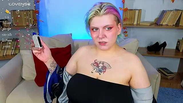 bluelunaray online show from 10-11-25, 02:11