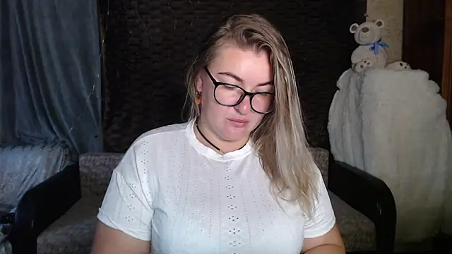 NikaSkylink online show from 10-20-25, 03:51