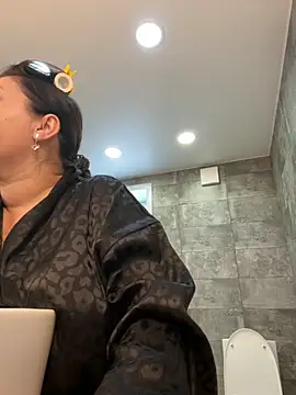 Snapshot of Liza_Will chatting on 10-31-25, 06:58 Liza Will online show from 10-31-25, 06:58