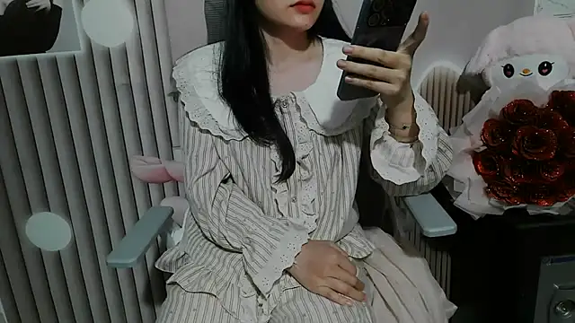 Snapshot of Emachiii chatting on 11-20-25, 01:11 Emachiii online show from 11-20-25, 01:11