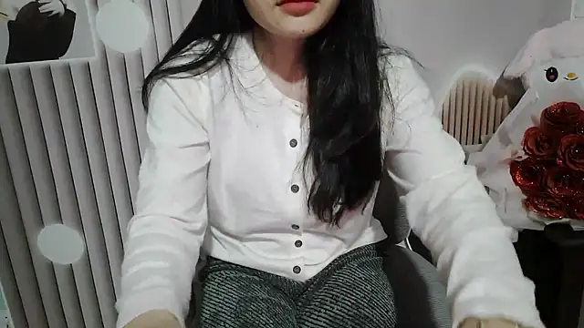 Snapshot of Emachiii chatting on 11-28-25, 12:02 Emachiii online show from 11-28-25, 12:02