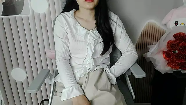 Snapshot of Emachiii chatting on 11-30-25, 12:25 Emachiii online show from 11-30-25, 12:25