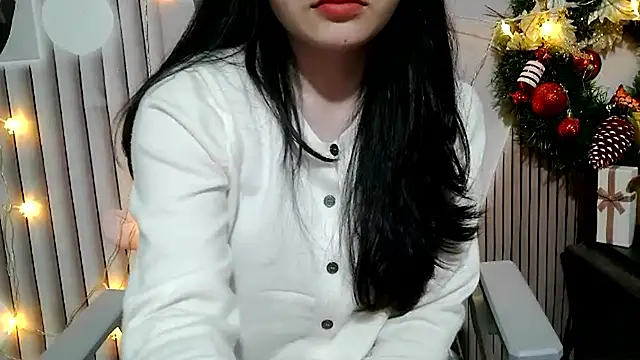 Snapshot of Emachiii chatting on 12-17-25, 01:28 Emachiii online show from 12-17-25, 01:28