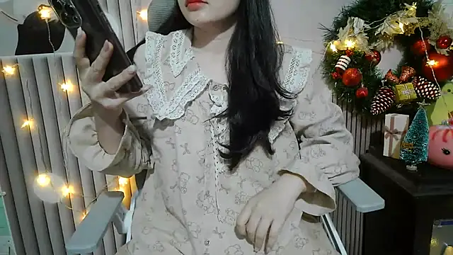 Snapshot of Emachiii chatting on 12-23-25, 01:03 Emachiii online show from 12-23-25, 01:03