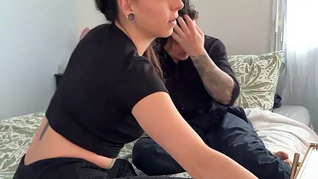 Snapshot of Airelle chatting on 02-14-26, 10:23 Airelle online show from 02-14-26, 10:23