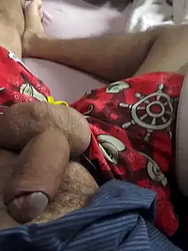 Snapshot of chef82 chatting on 11-17-25, 01:39 chef82 online show from 11-17-25, 01:39