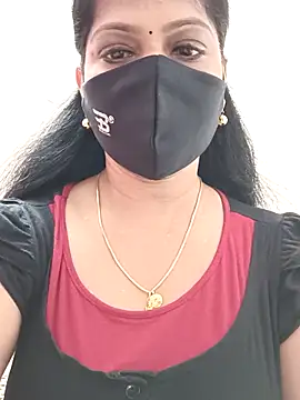 Snapshot of shivani27 chatting on 09-10-25, 09:42 shivani27 online show from 09-10-25, 09:42