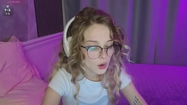 Snapshot of vialeta_baby chatting on 10-01-25, 10:38 vialeta baby online show from 10-01-25, 10:38