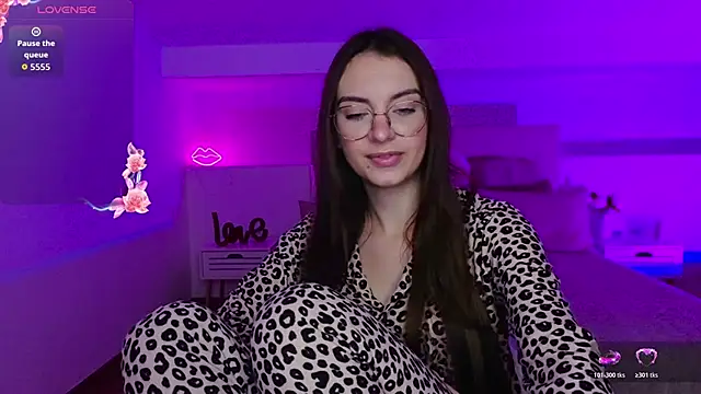 Real cutie1 online show from 10-21-25, 09:26