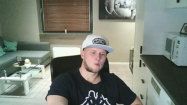 Dartanjanas13 online show from 10-15-25, 04:51